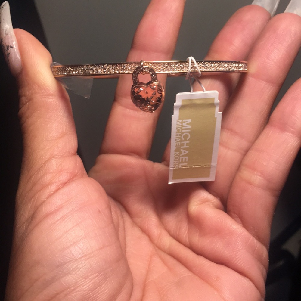 24 HR SALE❗️✨Michael Kors Bangle Bracelet✨ - Picture 5 of 6
